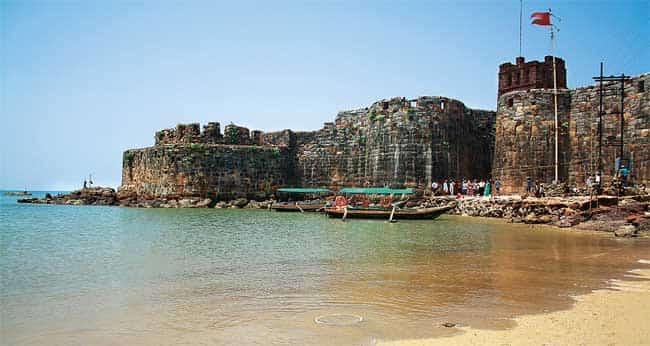 Go and hold fort After stuffing yourself at lunch, walk off your meal with a tour of Sindhudug fort Go and hold fort After stuffing yourself at lunch, walk off your meal with a tour of Sindhudug fort